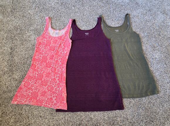 Mossimo Tops - Lot of 3 Mossimo Supply Co Textured Tank Tops Mixed Sizes 2 Medium & 1 Small